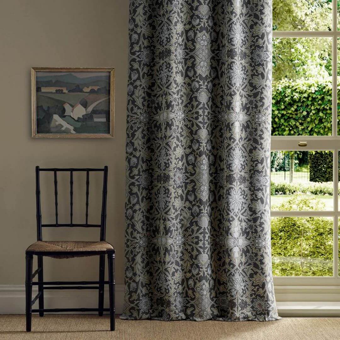 Tkanina w stylu gobelinowym Morris & Co. X The Huntington Wilton Weave 237708 The Unfinished Works Fabrics