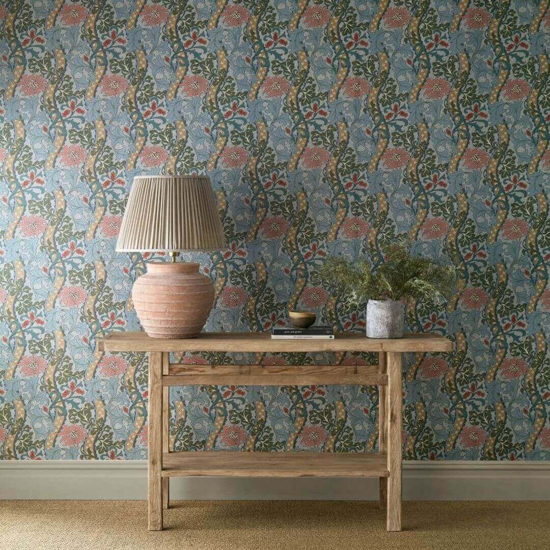 Tapeta w stylu angielskim z motywem roślinnym Morris & Co. x The Huntington Cornflower 217582 The Unfinished Works