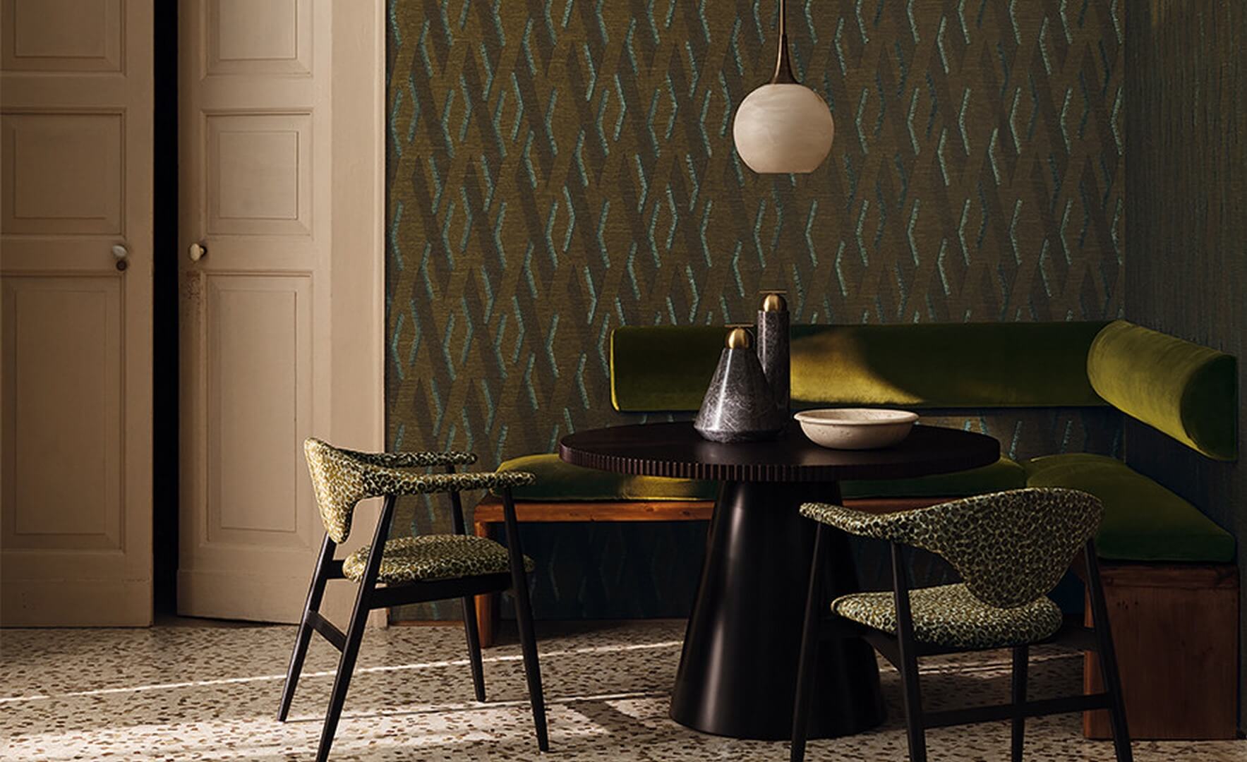 Tkanna - aksamit żakardowy w cętki Black Edition 9172/02 Teba Istoria Weaves