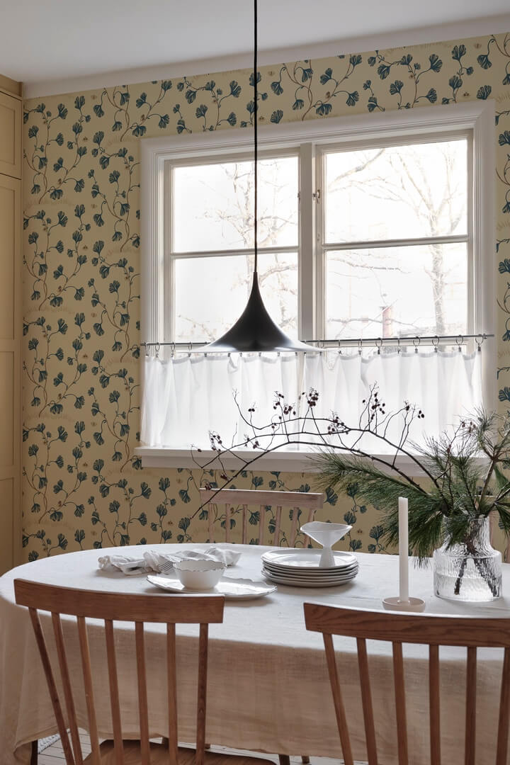Tapeta liście Ginkgo Sandberg S10618 Ebba Blue Familjen