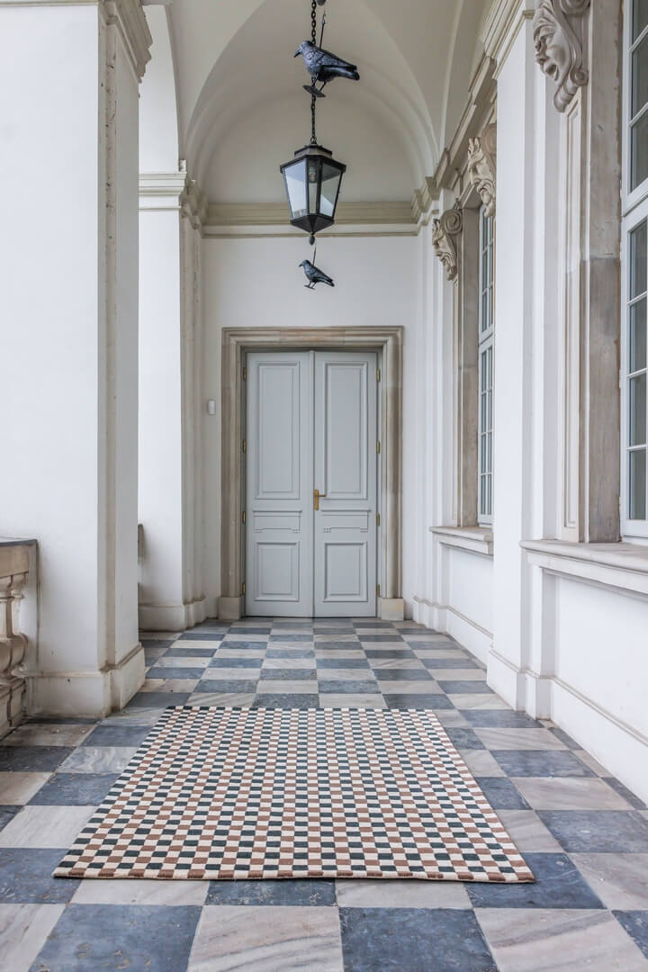 Dywan szachownica Carpets & More X Magda Fornal 5015 FLICKER DARK GREEN BEIGE BROWN Classics
