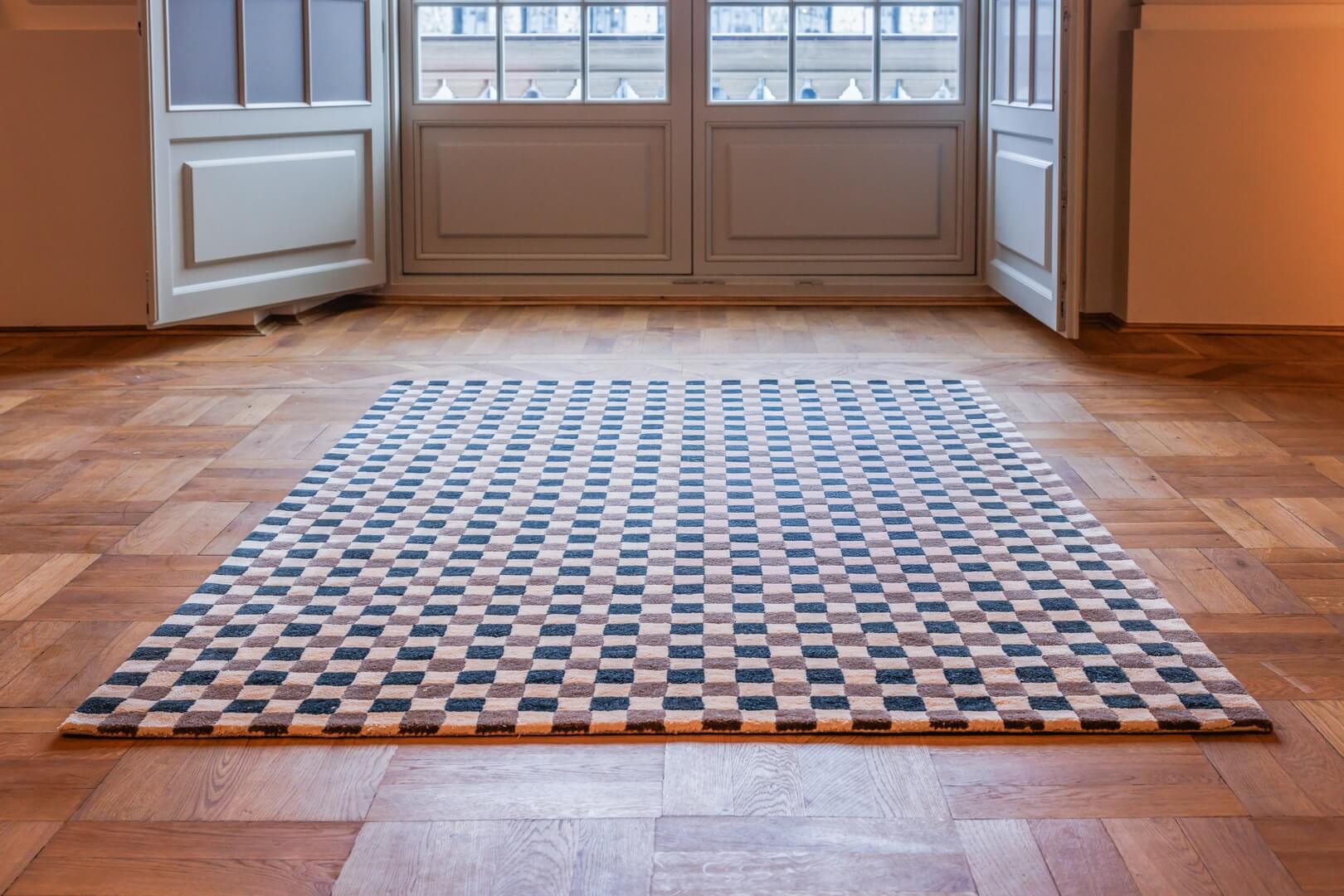 Dywan szachownica Carpets & More X Magda Fornal 5015 FLICKER DARK GREEN BEIGE BROWN Classics