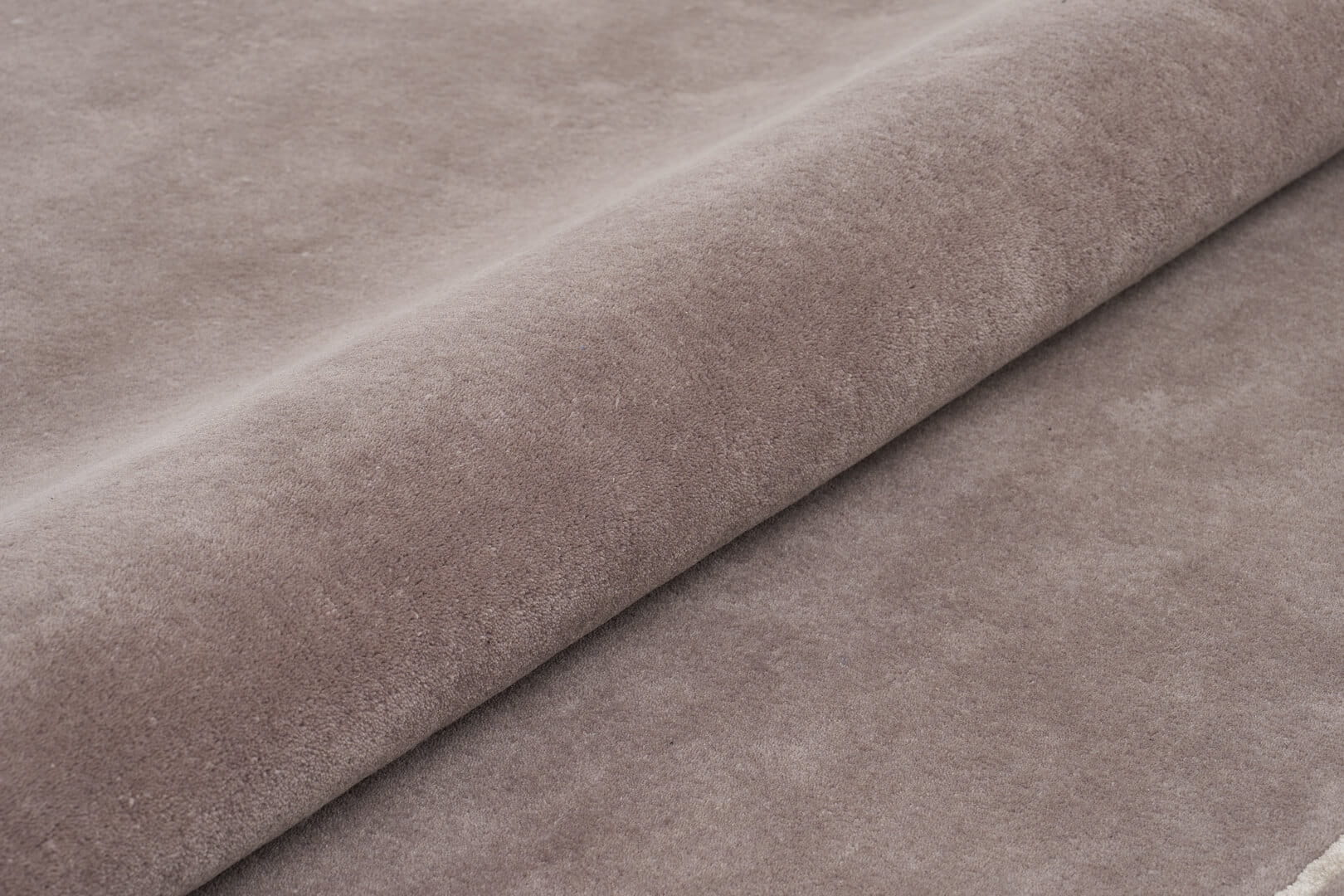 Dywan klasyczny wełniano-wiskozowy Carpets & More X Magda Fornal 5026 LINEA GREY CREAM Classics