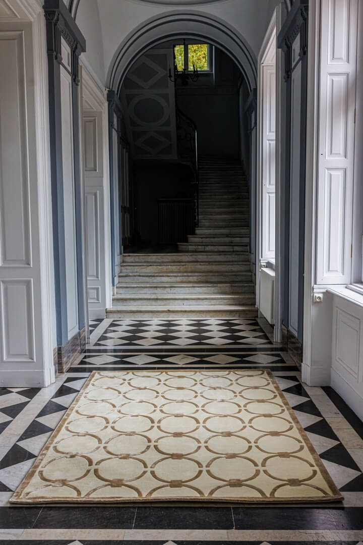 Dywan z geometrycznym wzorem Carpets & More X Magda Fornal 5040 GLAM CREAM BEIGE Classics