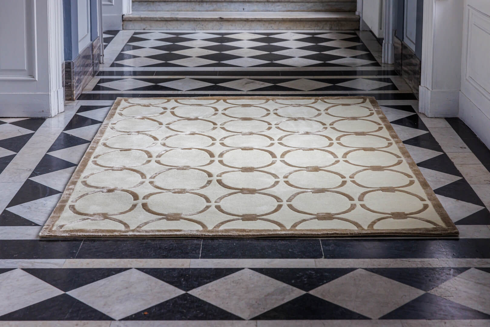 Dywan z geometrycznym wzorem Carpets & More X Magda Fornal 5040 GLAM CREAM BEIGE Classics