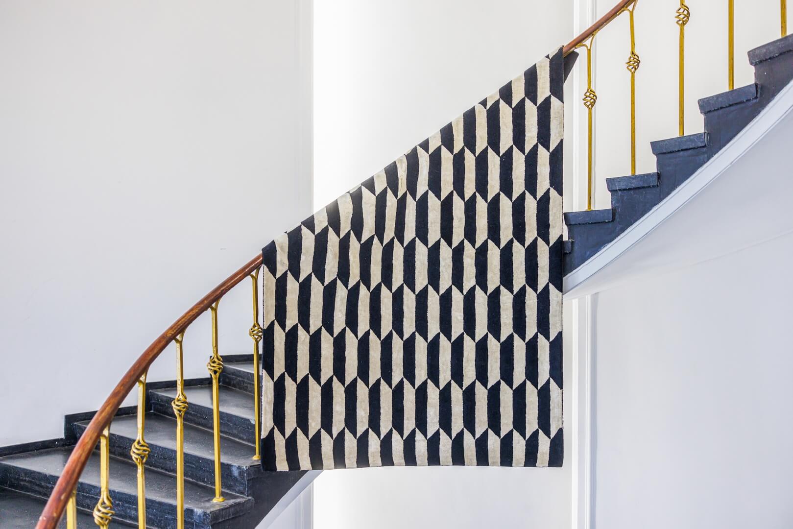 Dywan geometryczny Carpets & More X Magda Fornal 5041 NOBLE CREAM BLACK Classics