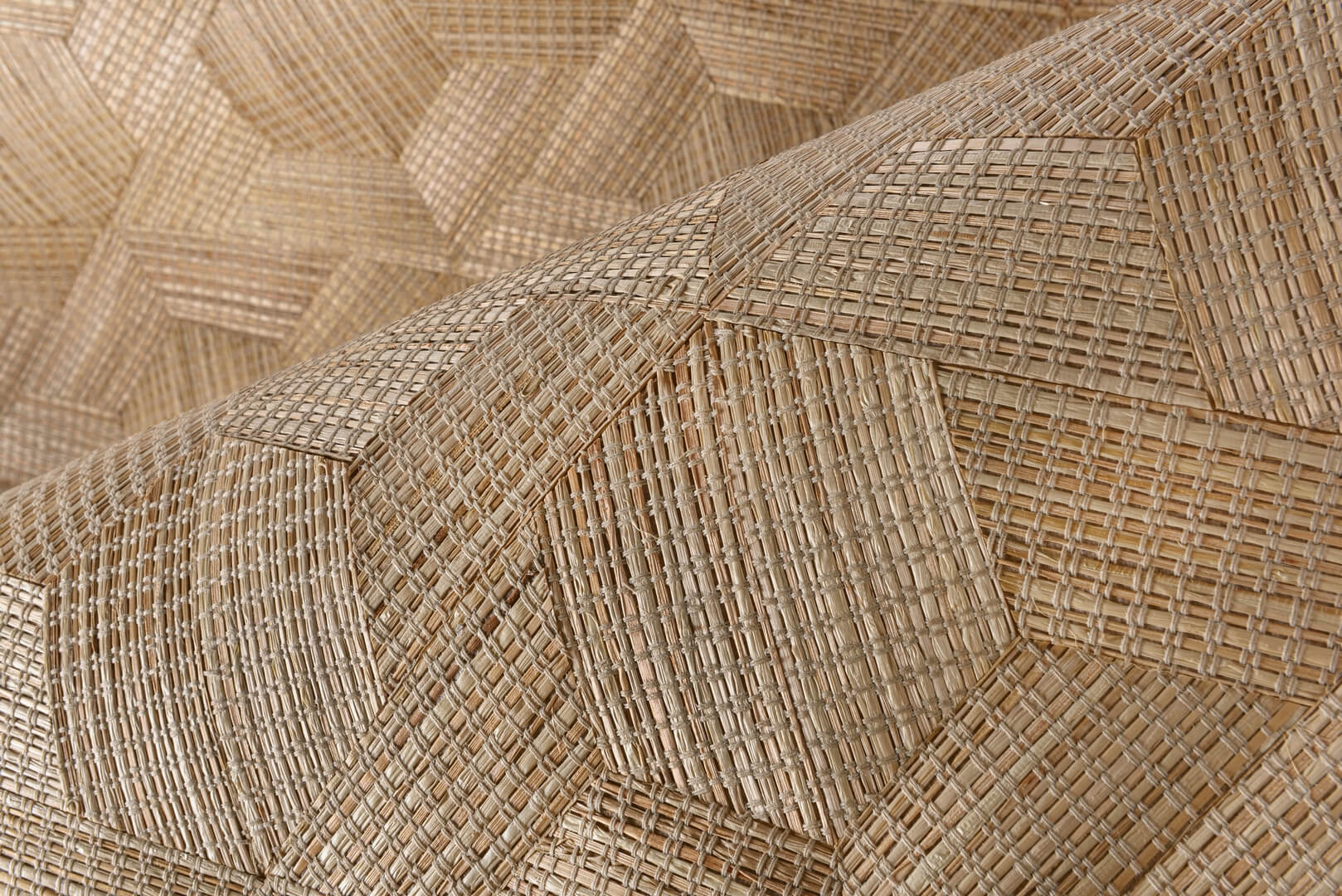 Tapeta naturalna - geometryczna z włókien rafii Arte Reflect 52481 Prismatic