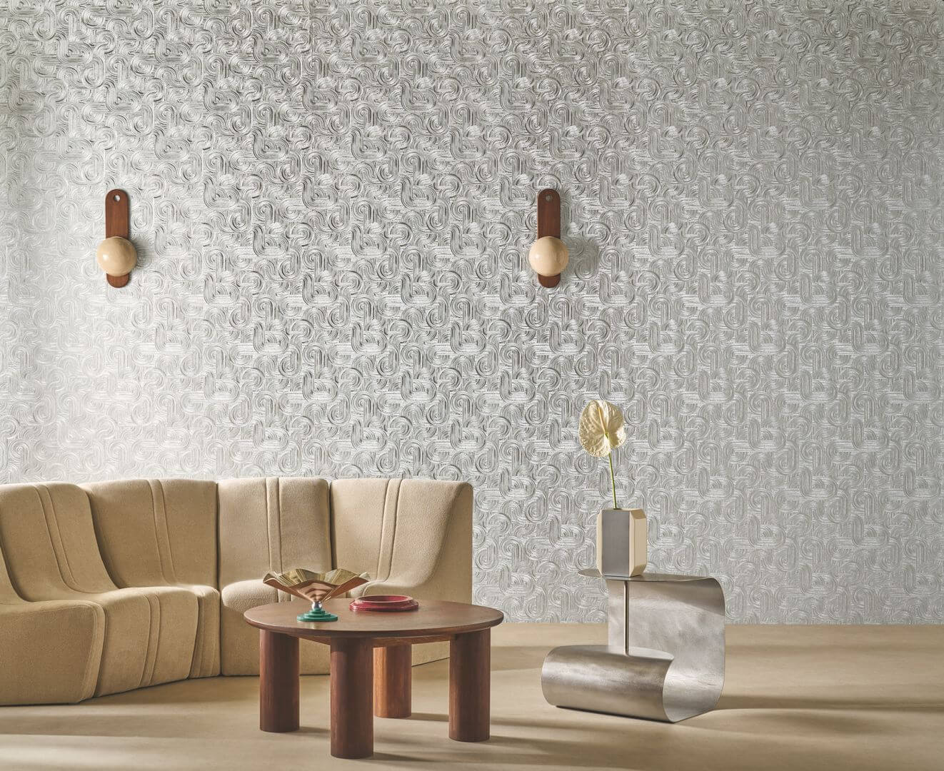 Tapeta zakrzywione linie na metalicznej folii srebrna Casamance 75101630 Dresden Ecrin