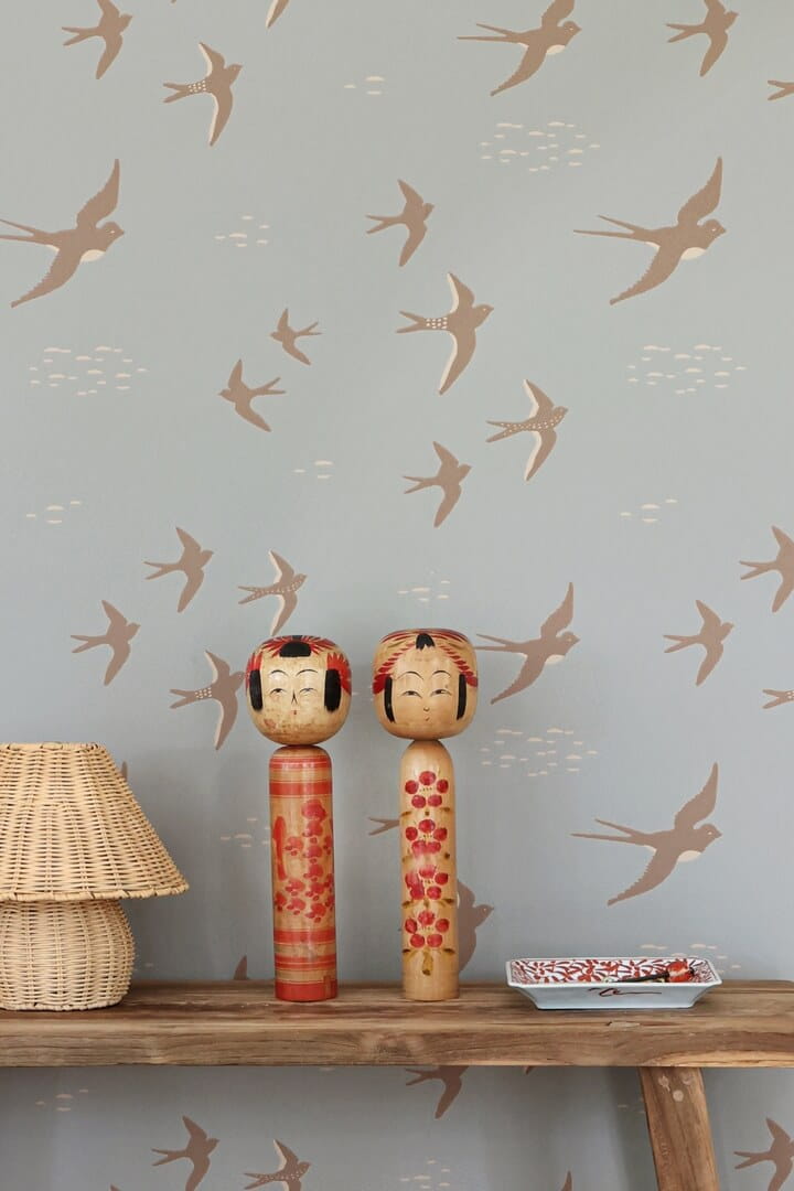 Tapeta jaskółki Majvillan 168-02 Follow The Wind A Sipp of Summer's Spell