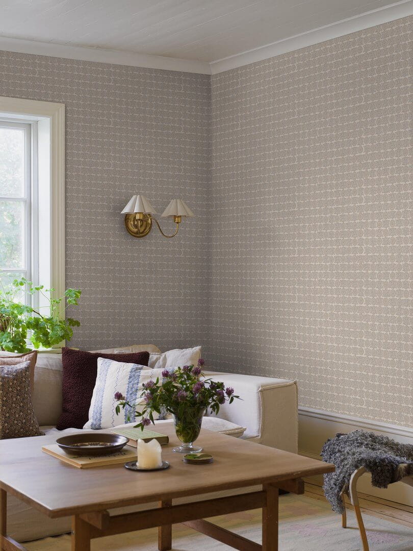 Tapeta kwiaty retro Boras Tapeter 1384 Turi Gramstad Oliver Astrid Scandinavian Designers