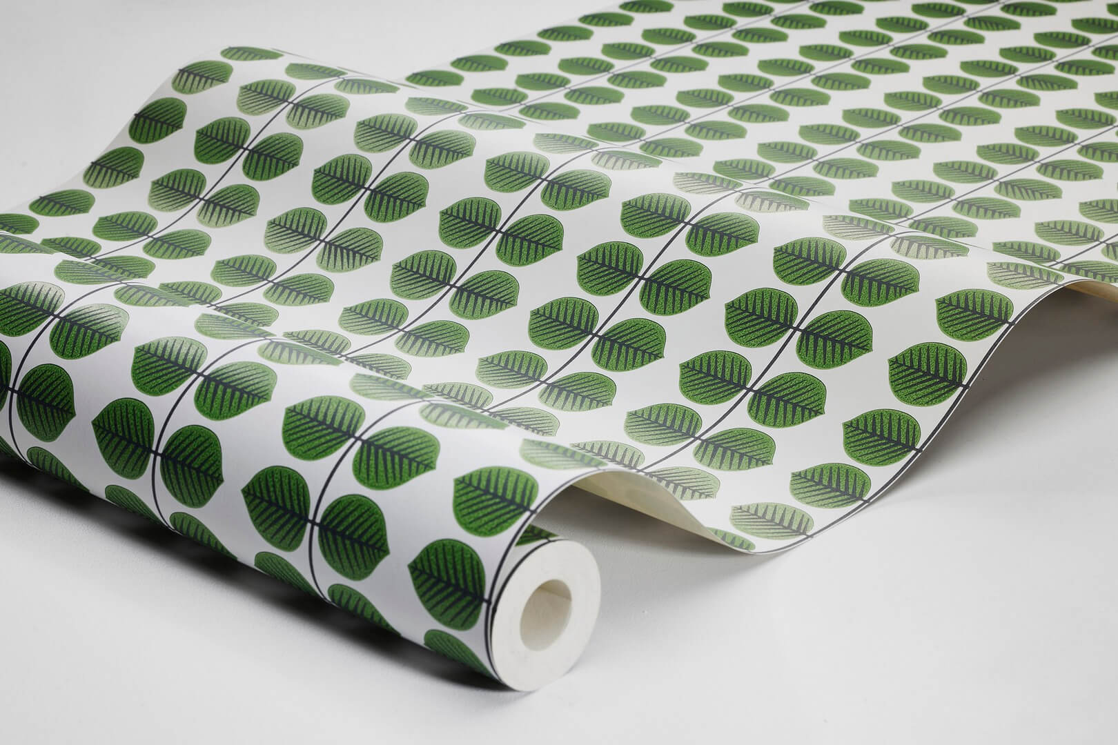 Tapeta stylizowane liście Boras Tapeter 1750 Stig Lindberg Berså Scandinavian Designers