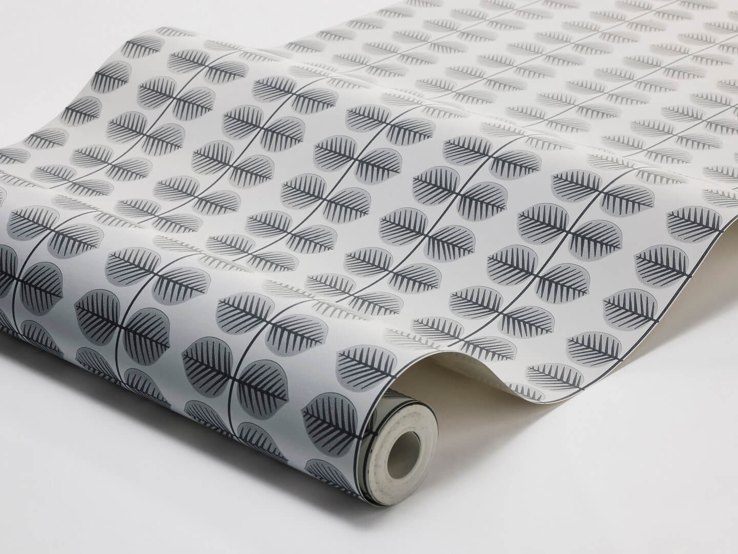 Tapeta stylizowane liście Boras Tapeter 1751 Stig Lindberg Berså Scandinavian Designers