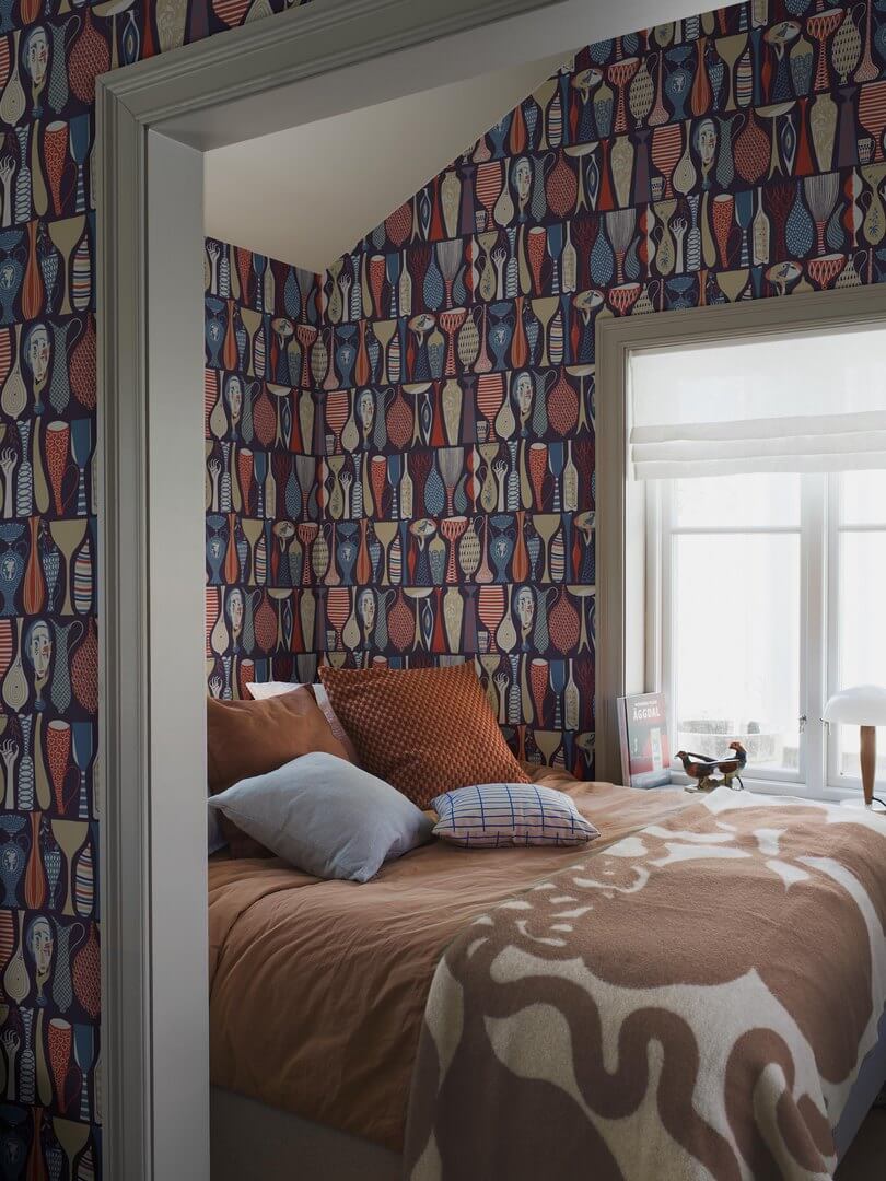 Tapeta stylizowane wazony i rzeźby Boras Tapeter 1760 Stig Lindberg Pottery Scandinavian Designers