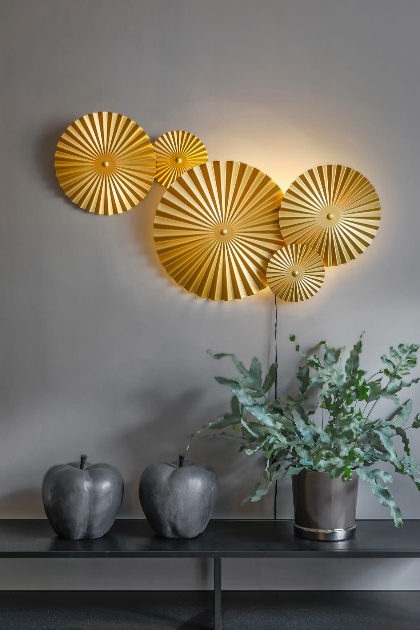 1 szt / 24H Lampa ścienna ryflowane talerze Omega Black 231011 Globen Czarna