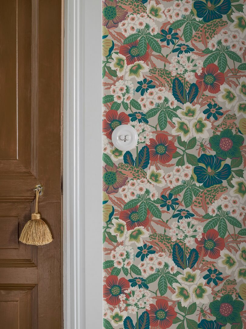 Mural botaniczny - kwiaty i żaby Boras Tapeter Studio 9848W Kvackstepp