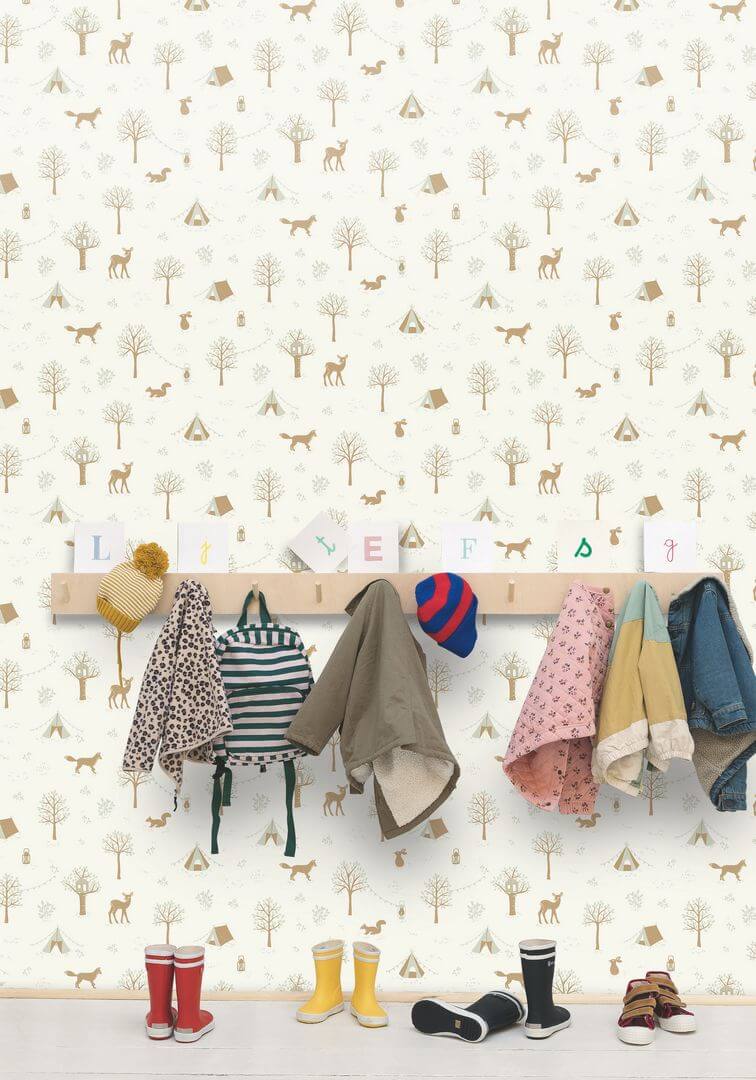 Tapeta obóz w lesie Caselio HKC 107660754 Scouty Happy Kids Club