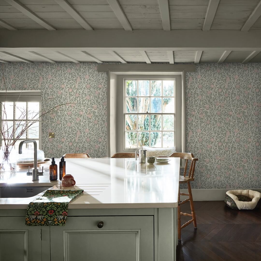 Tapeta botaniczna - ptaki i owoce Graham & Brown Bird & Pomegranate 140502 William Morris At Home Volume II
