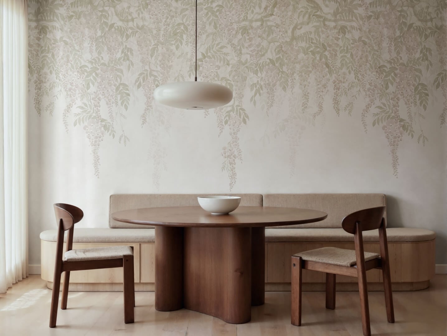 Fototapeta kwiaty glicynii spływające kaskadami Rebel Walls R21986 Whispers Wisteria Beige Sophisticated Luxe