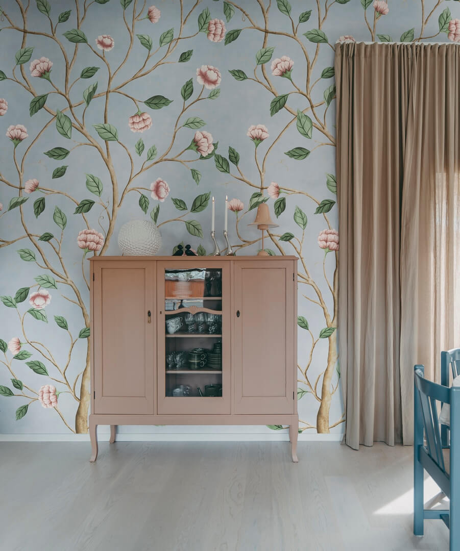 Fototapeta kwitnące pnącza Rebel Walls R21655 Silent Bloom Blue Botanical Gardens