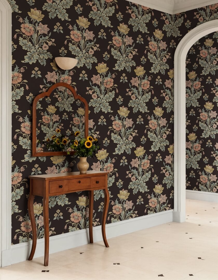 Fototapeta kwiaty vintage Rebel Walls R21682 Meadow Bouquet Black Botanical Gardens