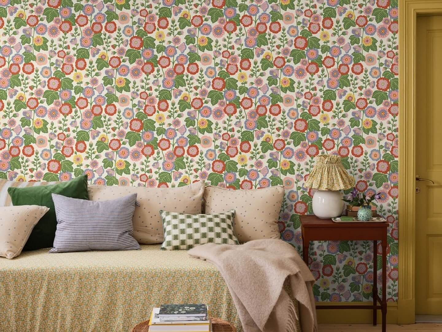 Tapeta kwiaty w stylu retro Boras Tapeter 9171 Happy Hollyhocks Flowers