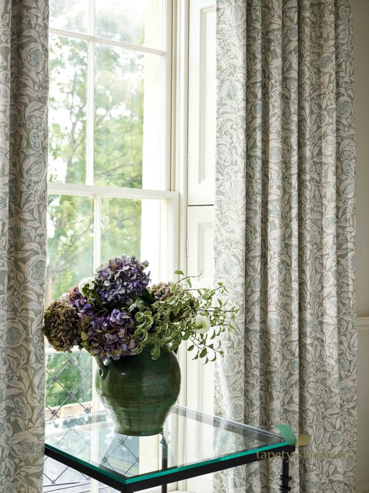 Tapeta kwiaty liście i owoce Sanderson 216393 Annandale Chiswick Grove