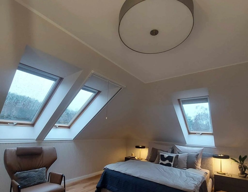 Lamele w sypialni na poddaszu – pomysły na przytulną przestrzeń