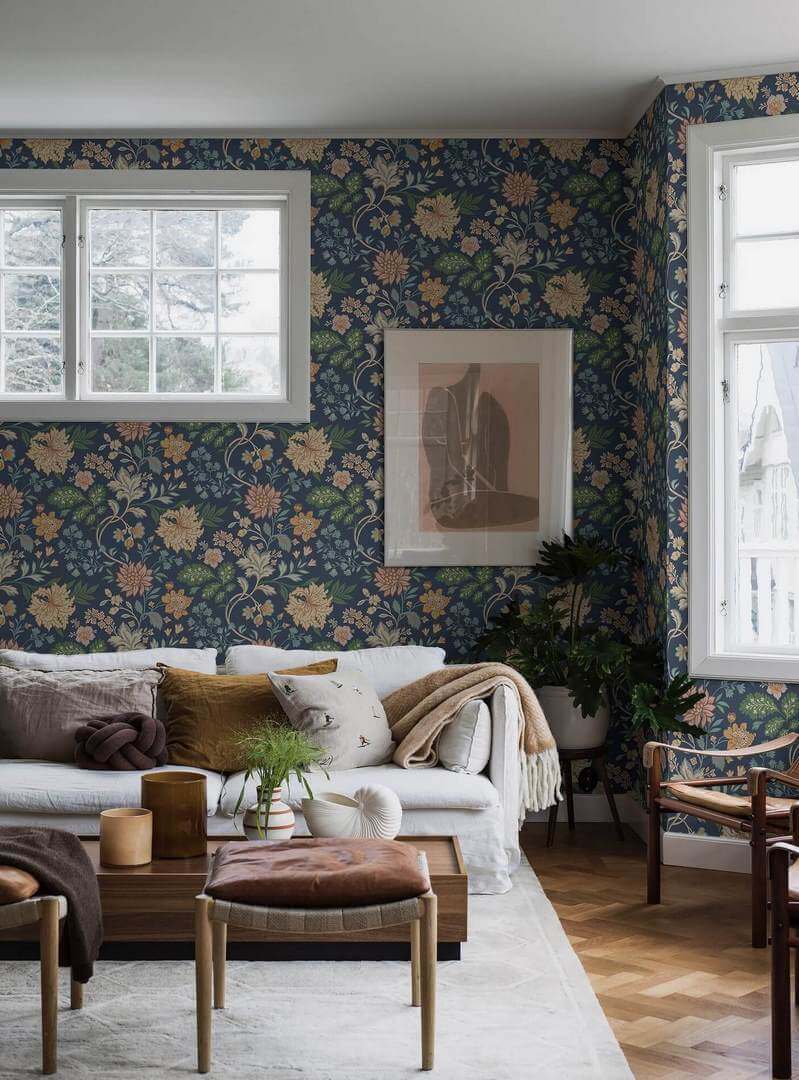 Tapeta w kwiaty w salonie – najmodniejsze wzory